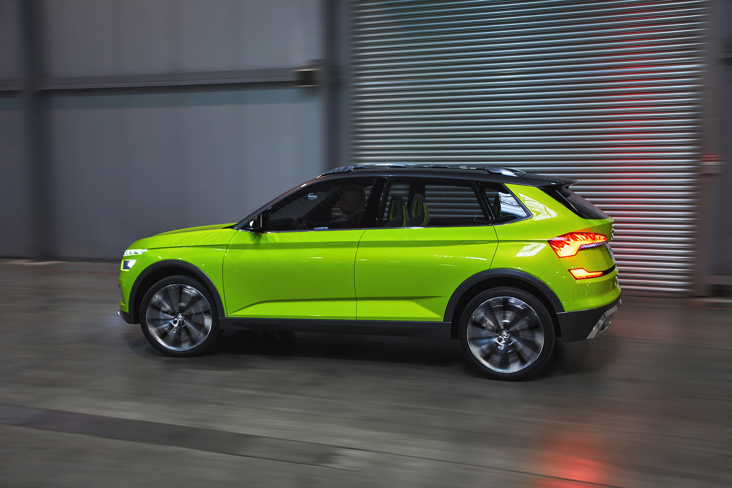 Skoda Vision X concept - side action