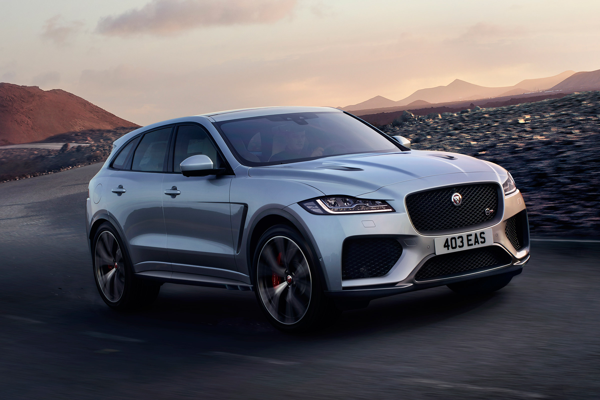 Jaguar F-Pace SVR - front 