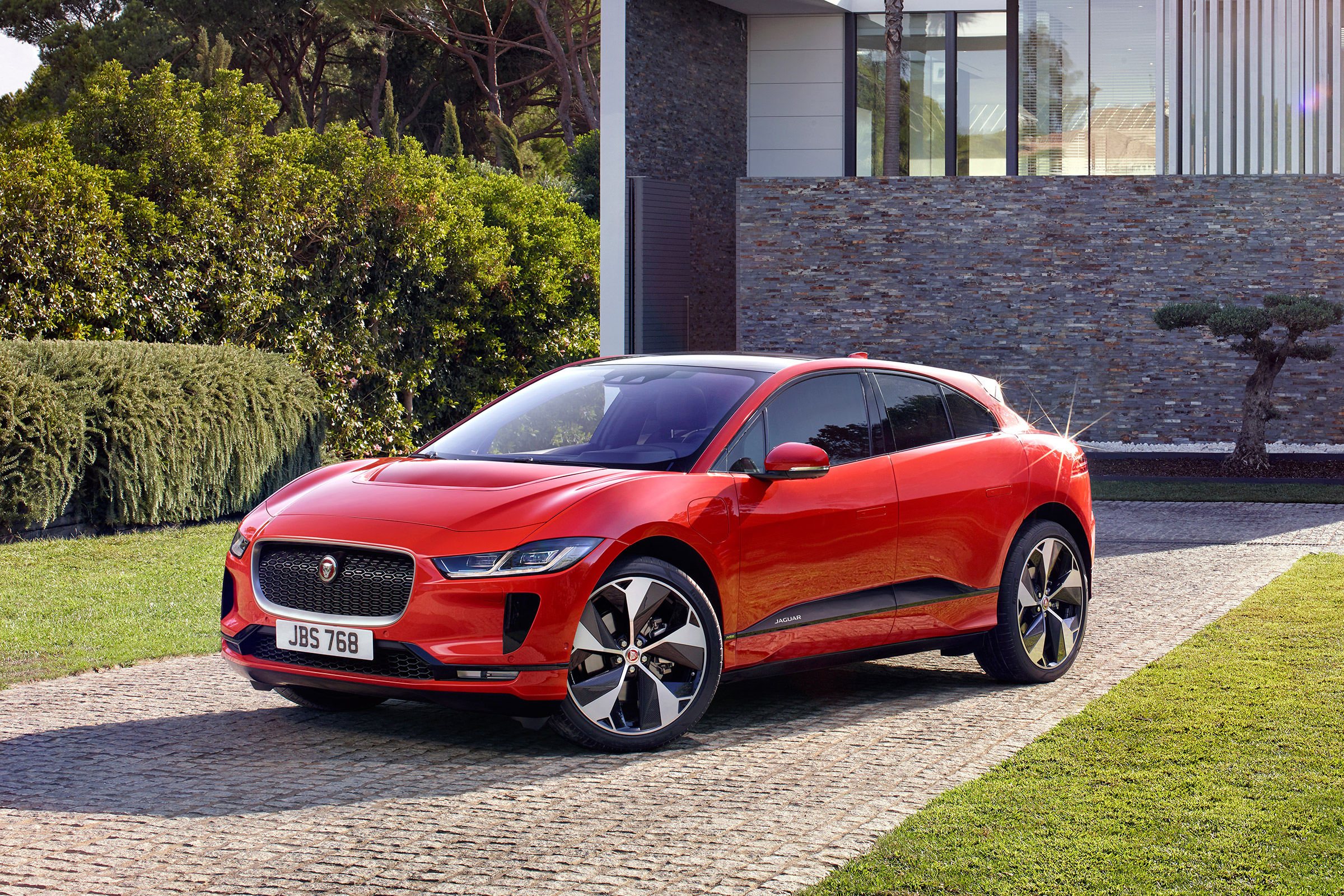 Jaguar I-Pace - front static