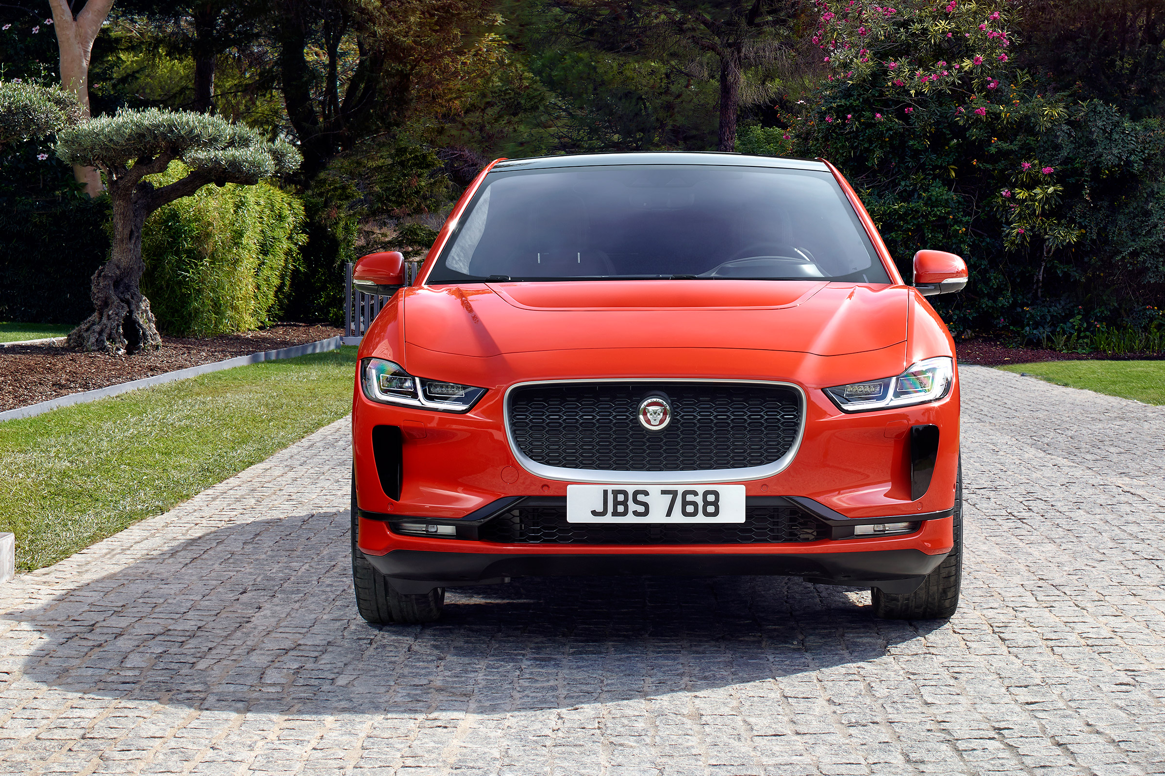 Jaguar I-Pace - full front static