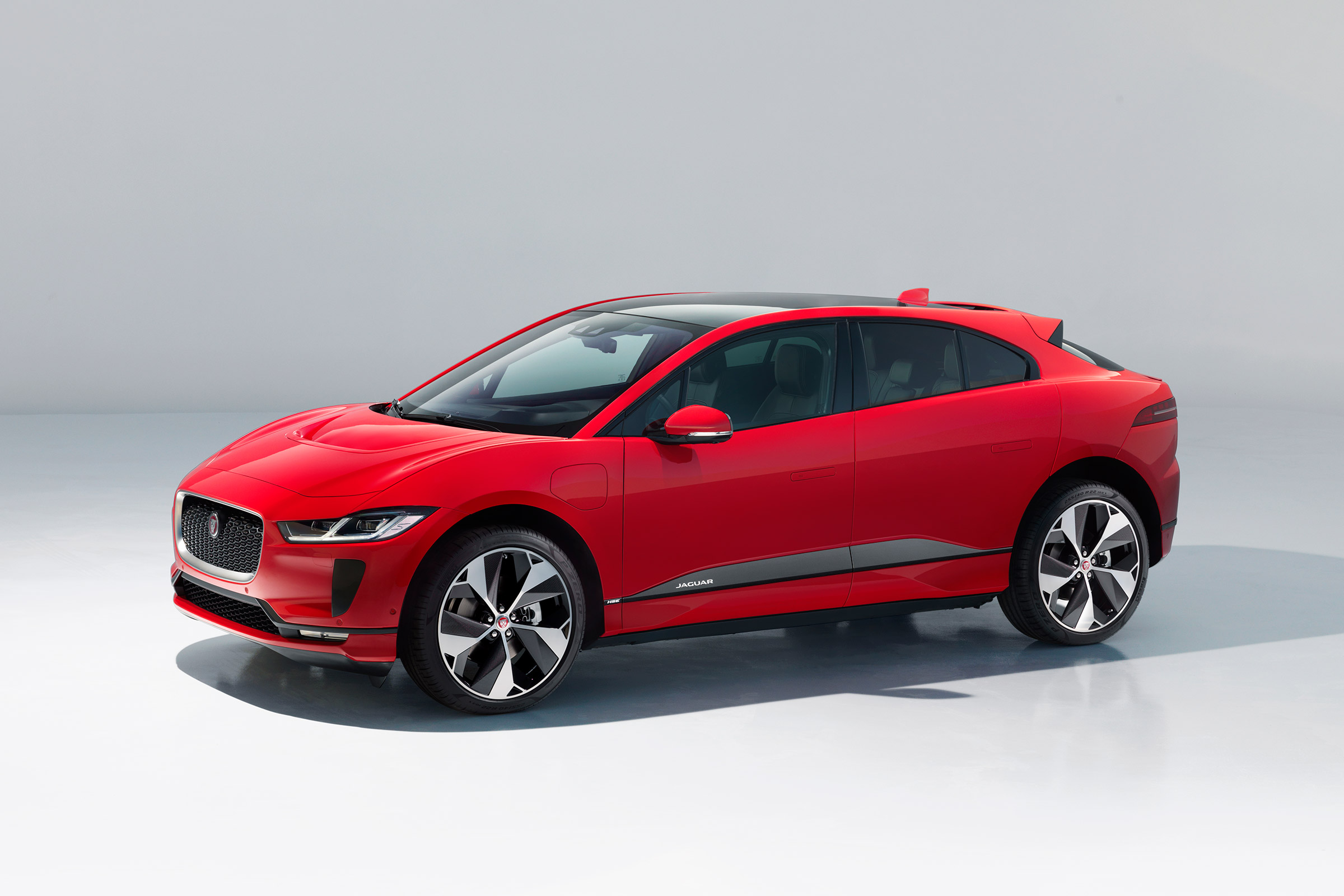Jaguar I-Pace - studio front
