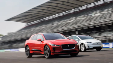 Jaguar I-Pace vs Tesla Model X P100D launch race