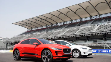 Jaguar I-Pace vs Tesla Model X P100D launch race