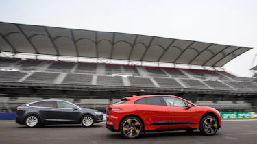 Jaguar I-Pace vs Tesla Model X P100D launch race 0-60-0