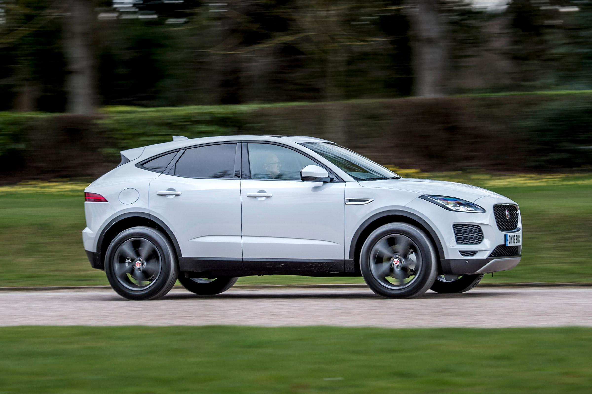 Jaguar E-Pace D150 - side action