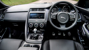 Jaguar E-Pace D150 - dash