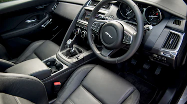 Jaguar E-Pace D150 - cabin