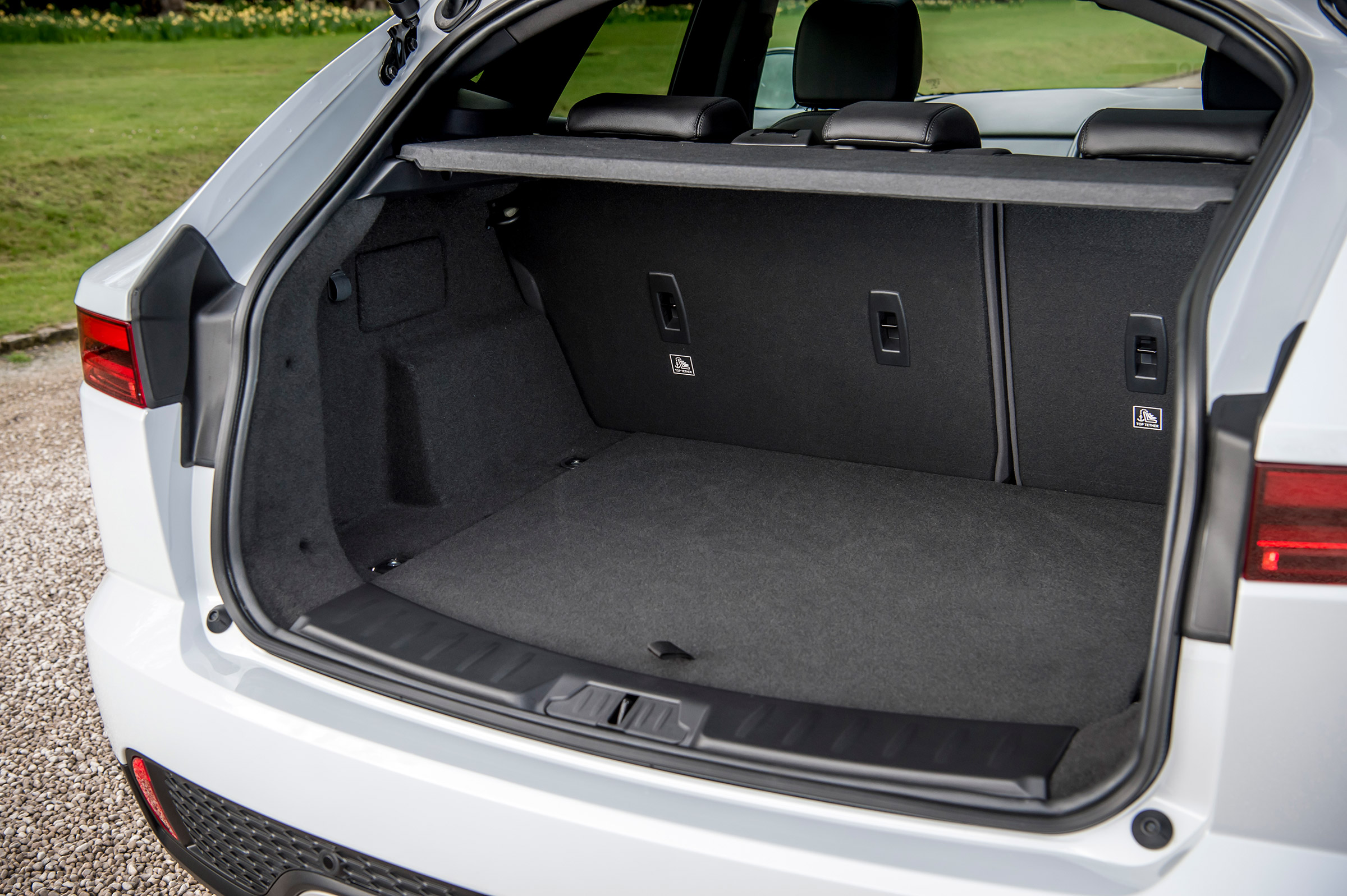 Jaguar E-Pace D150 - boot