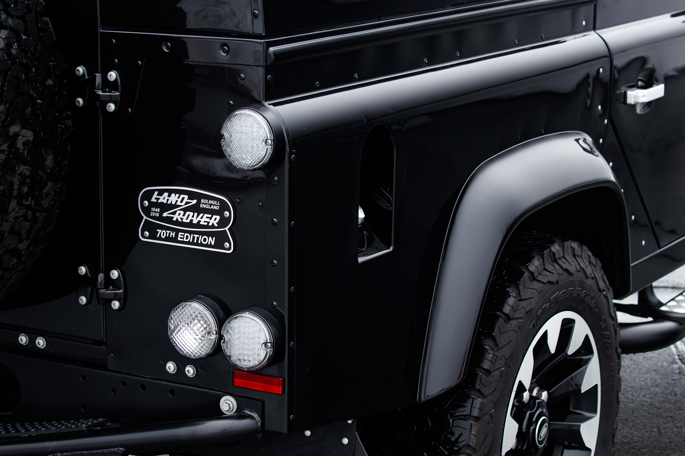 Land Rover Defender Works V8 - rear detail