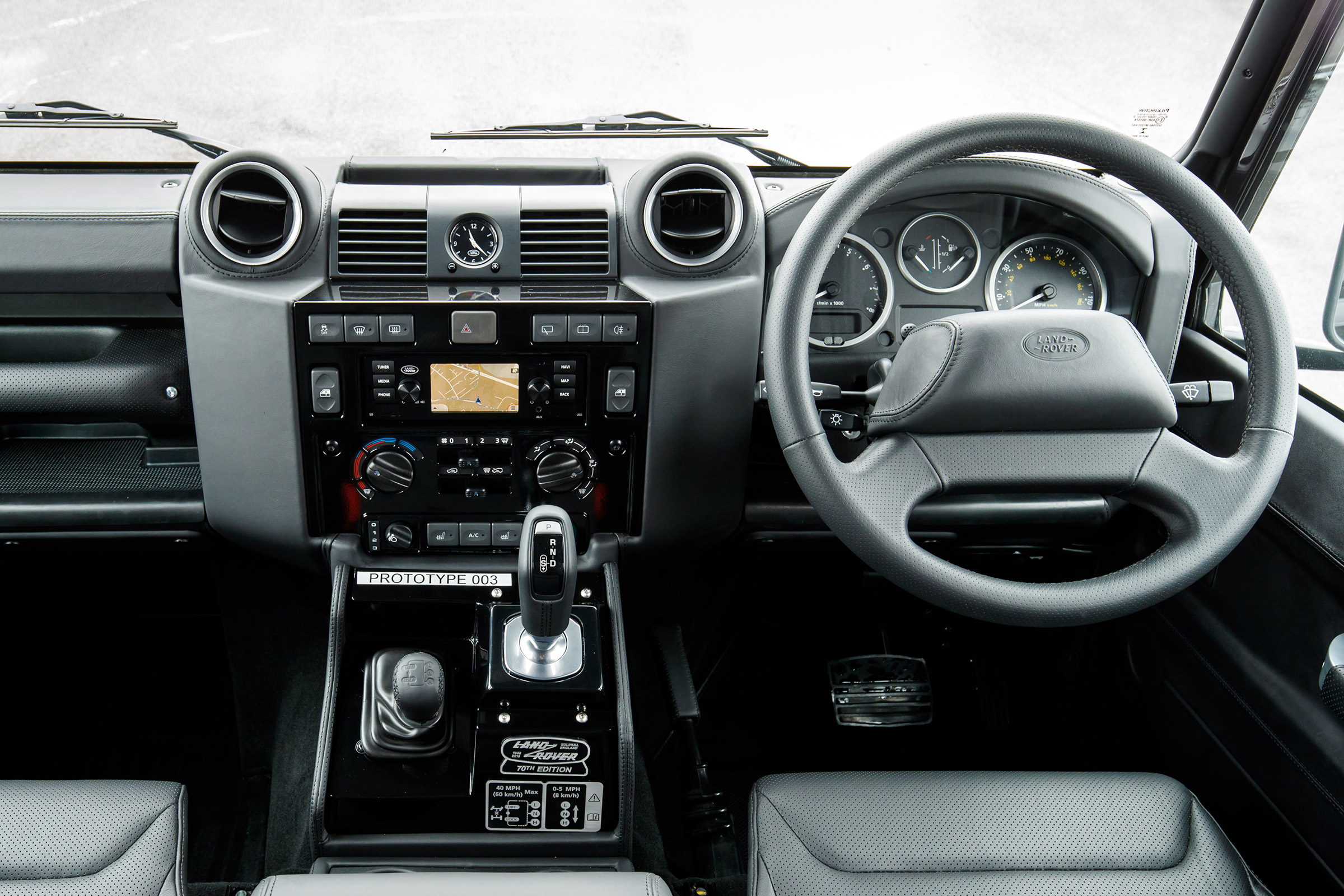 Land Rover Defender Works V8 - dash