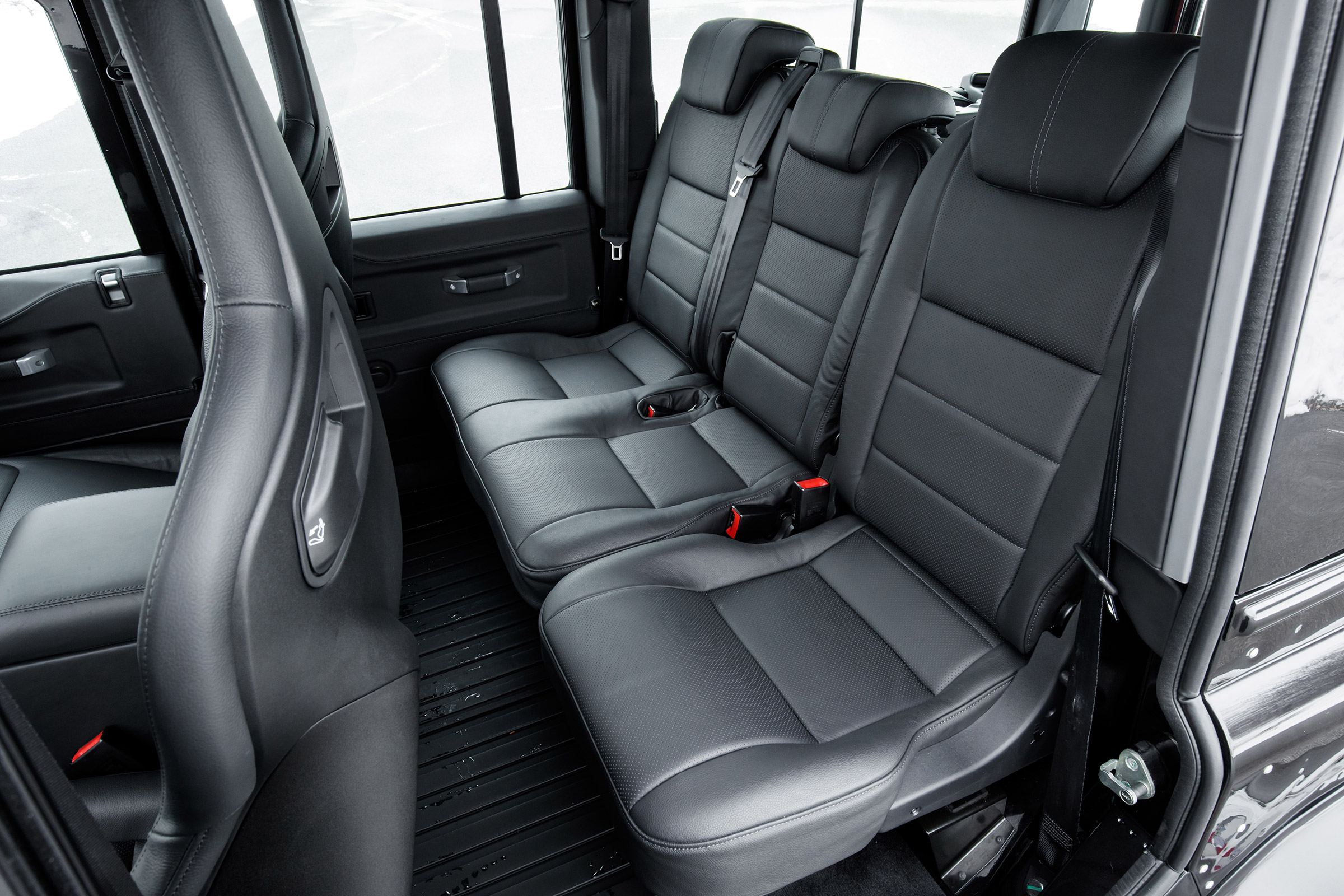 Land Rover Defender Works V8 - rear seats