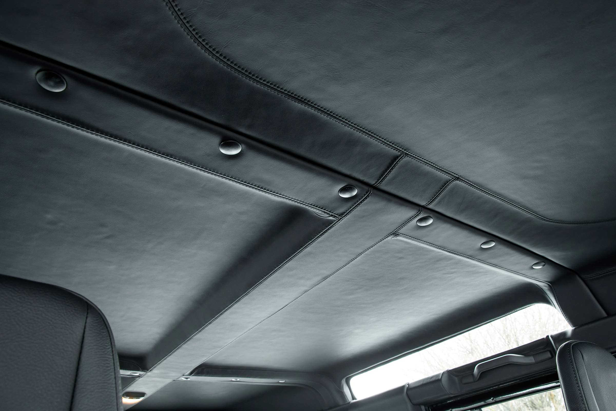 Land Rover Defender Works V8 - roof