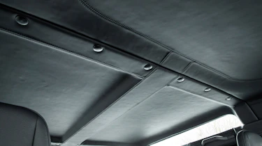 Land Rover Defender Works V8 - roof