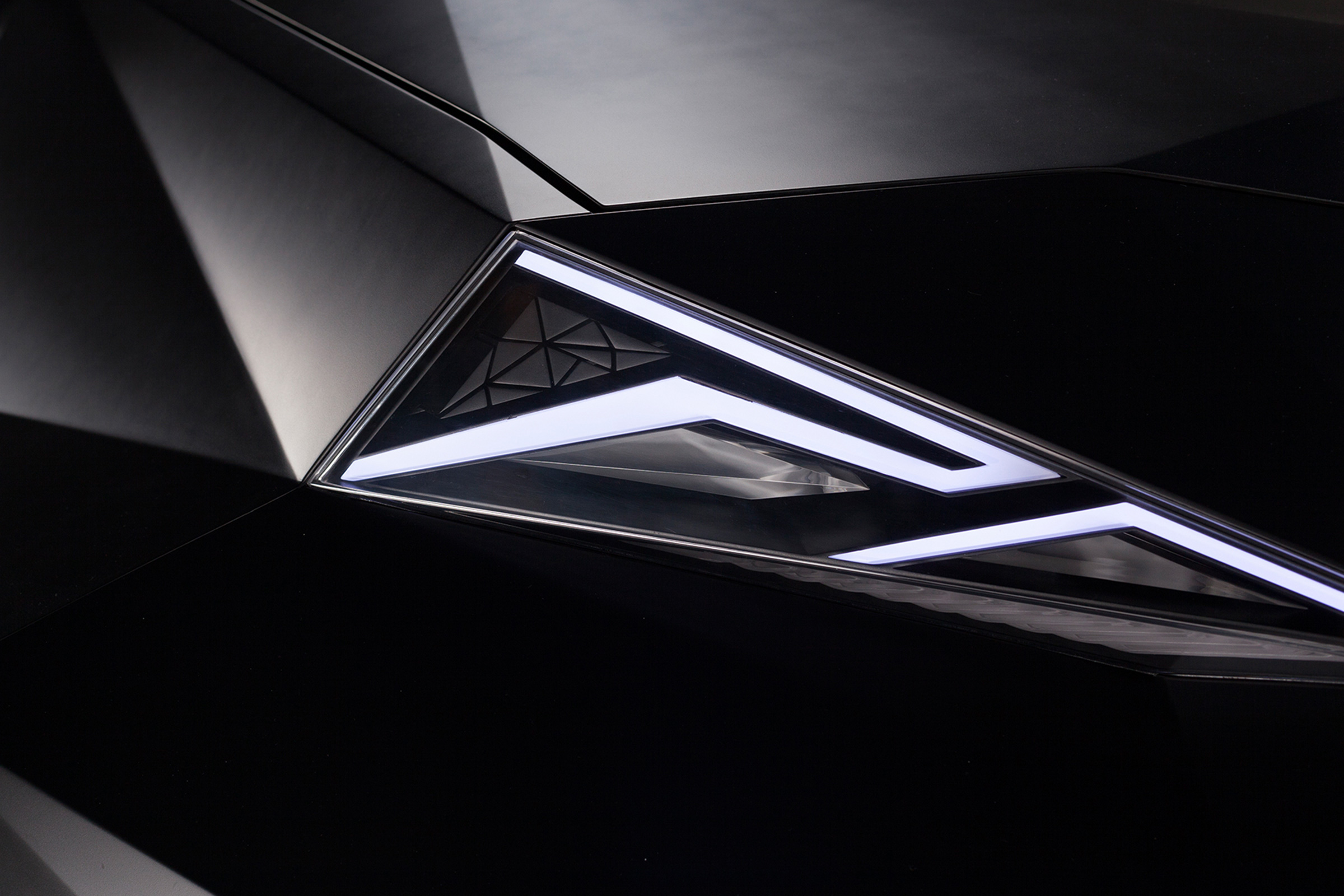 Karlmann King SUV - headlight