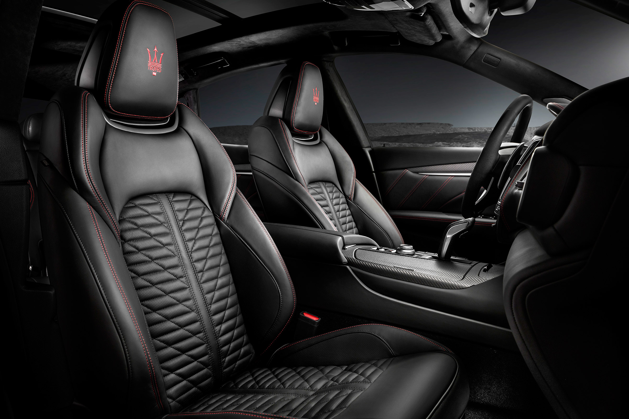 Maserati Levante Trofeo - front seats