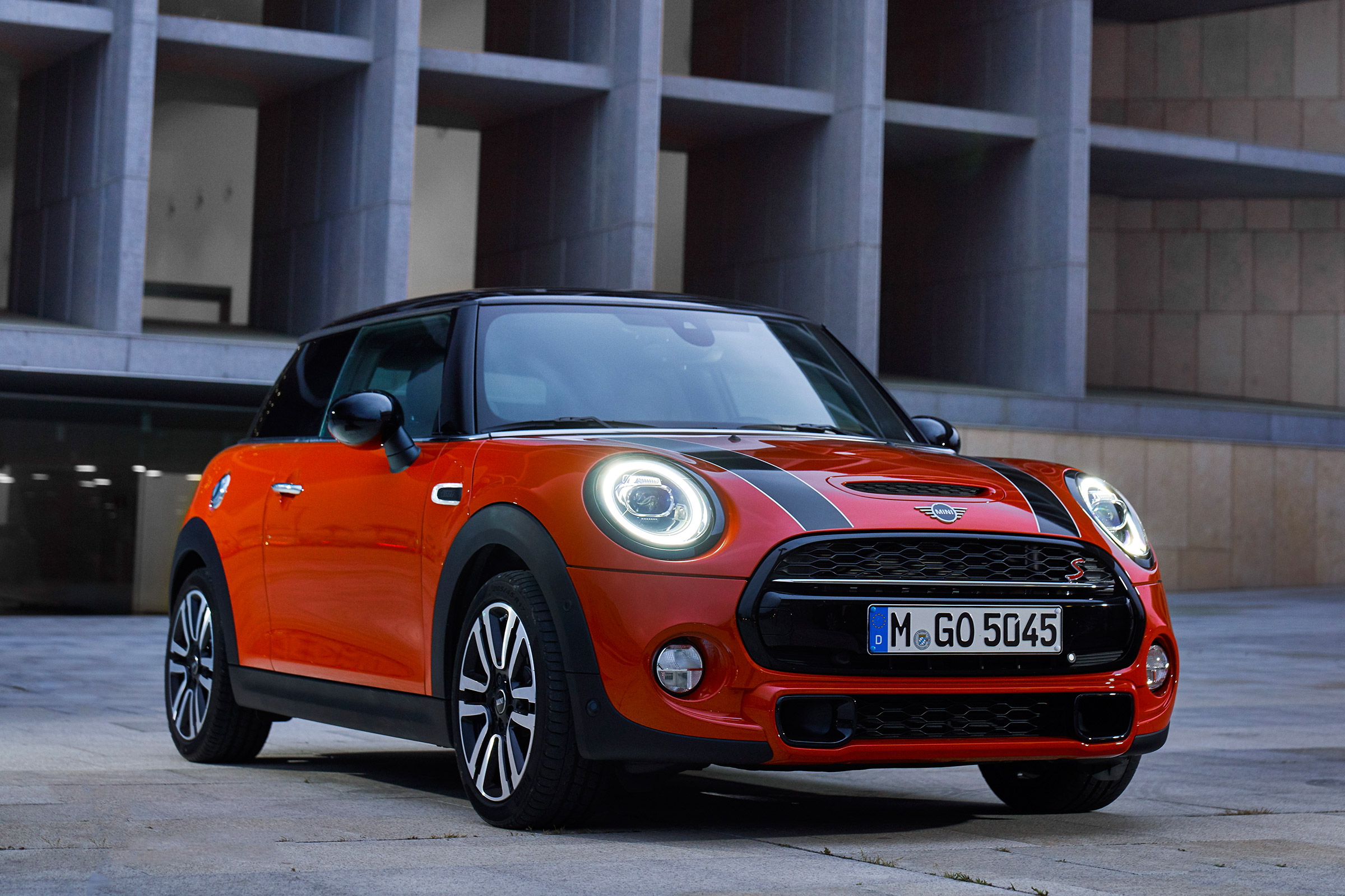 MINI Hatch - front static night