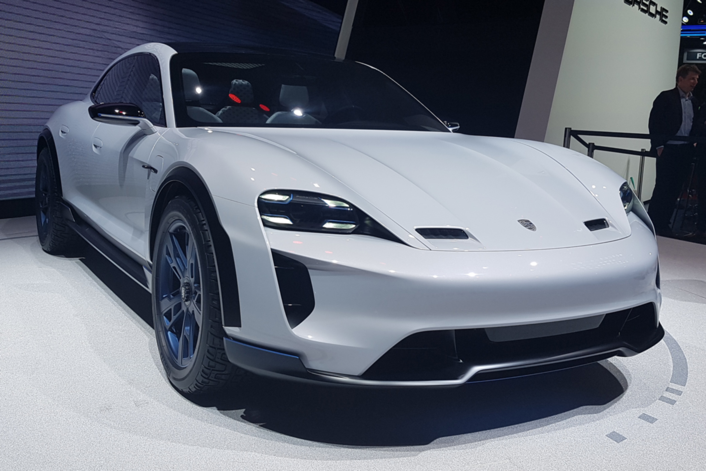 Porsche Mission E Cross Turismo front