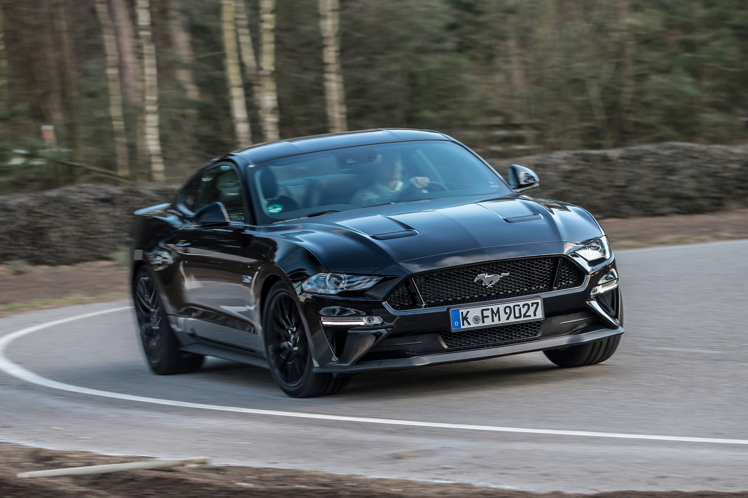 Ford Mustang 10-speed auto - front cornering