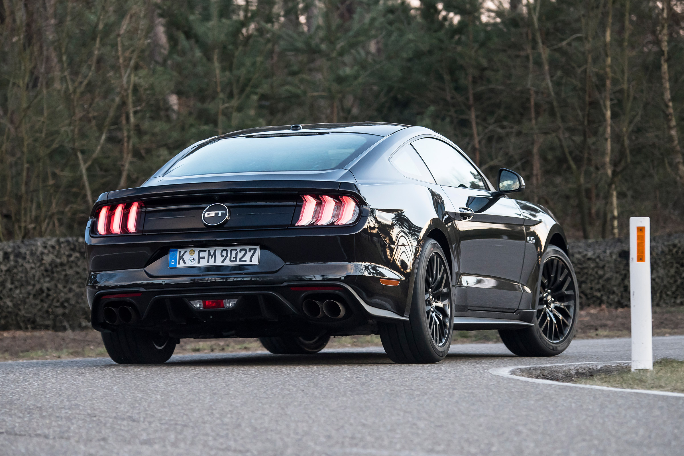 Ford Mustang 10-speed auto - rear cornering