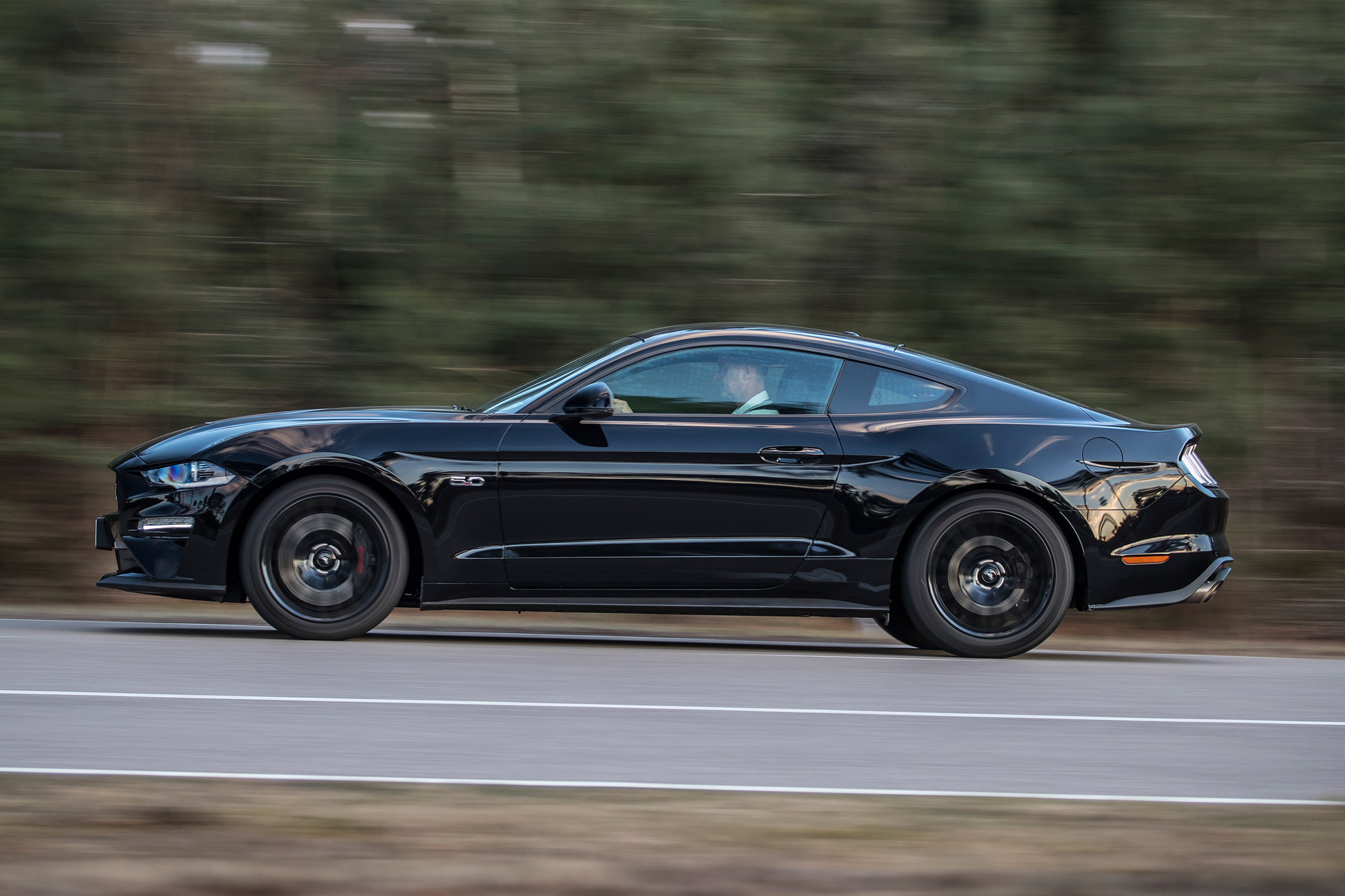 Ford Mustang 10-speed auto - side