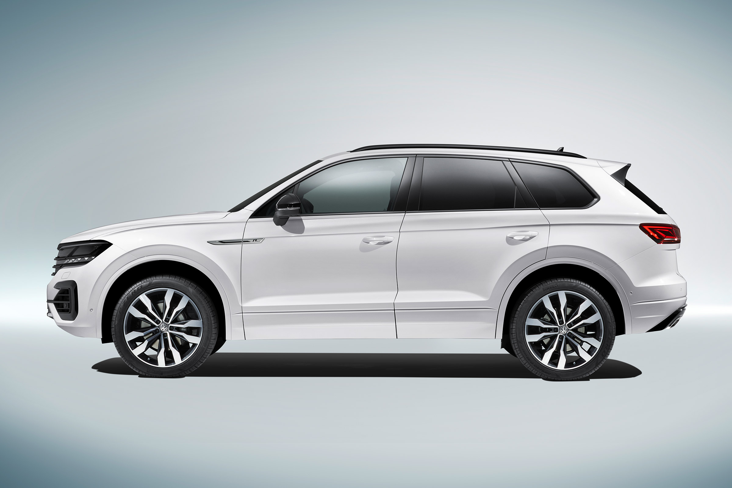 Volkswagen Touareg - side