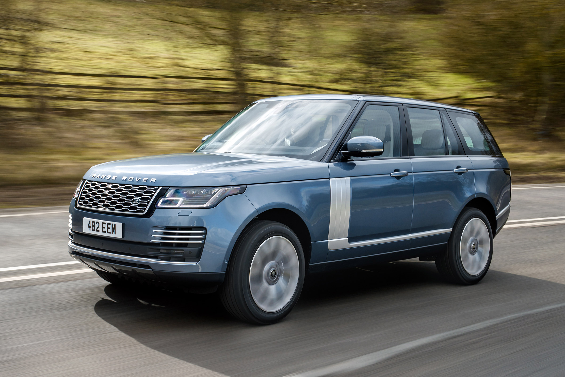 Range Rover PHEV - front action