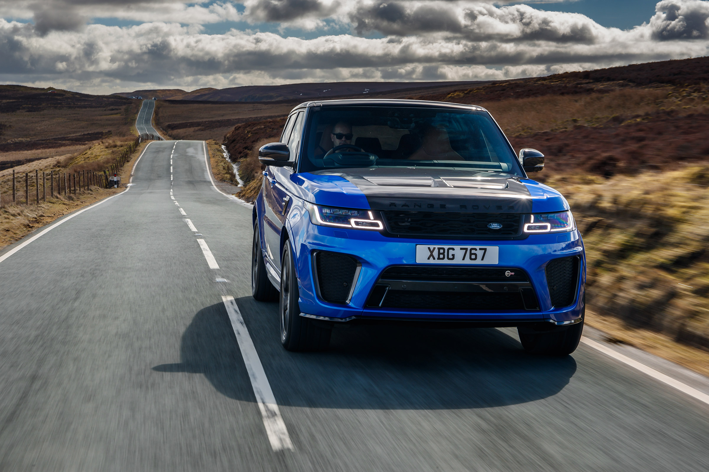 Range Rover Sport SVR - front panning