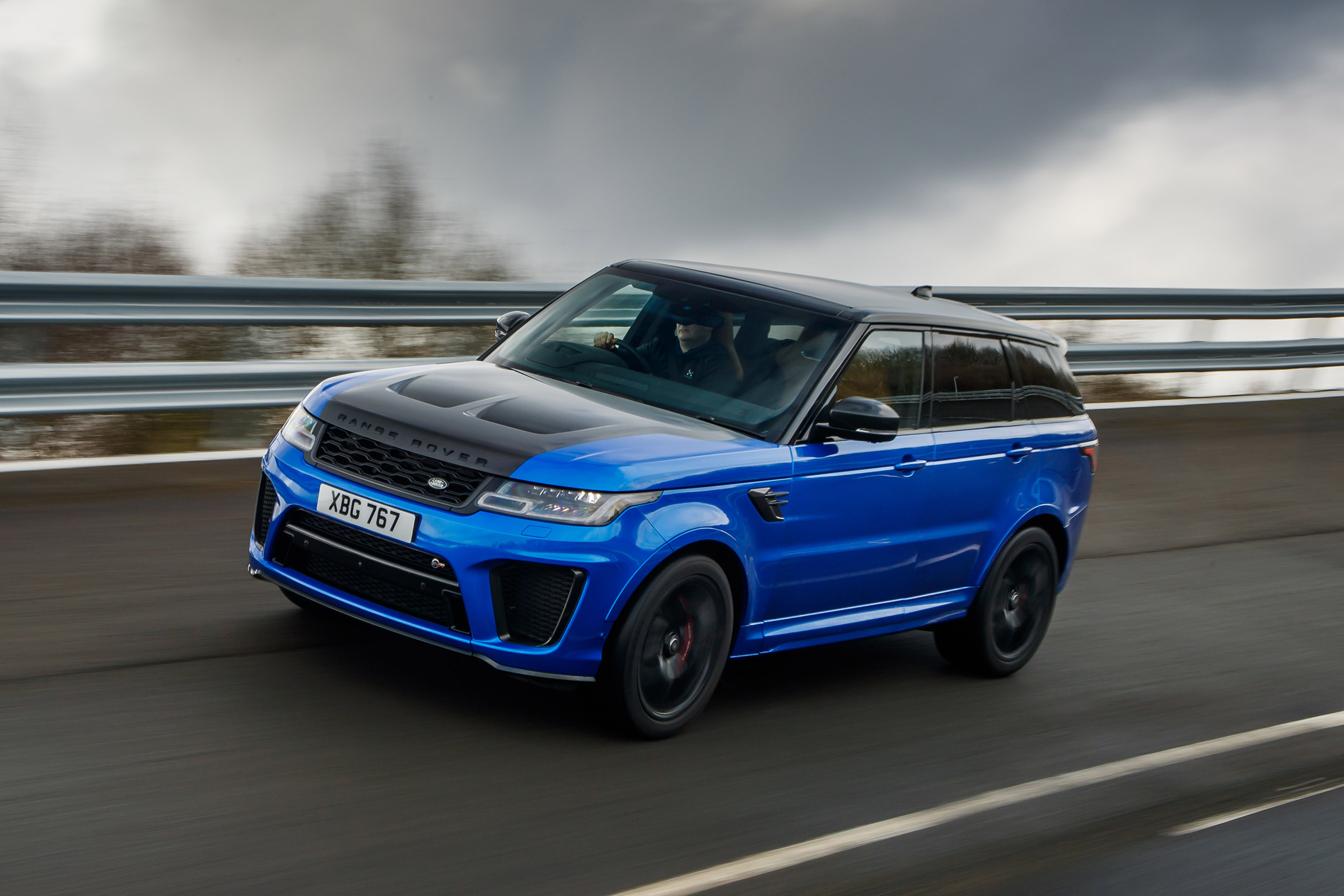 Range Rover Sport SVR - front tracking