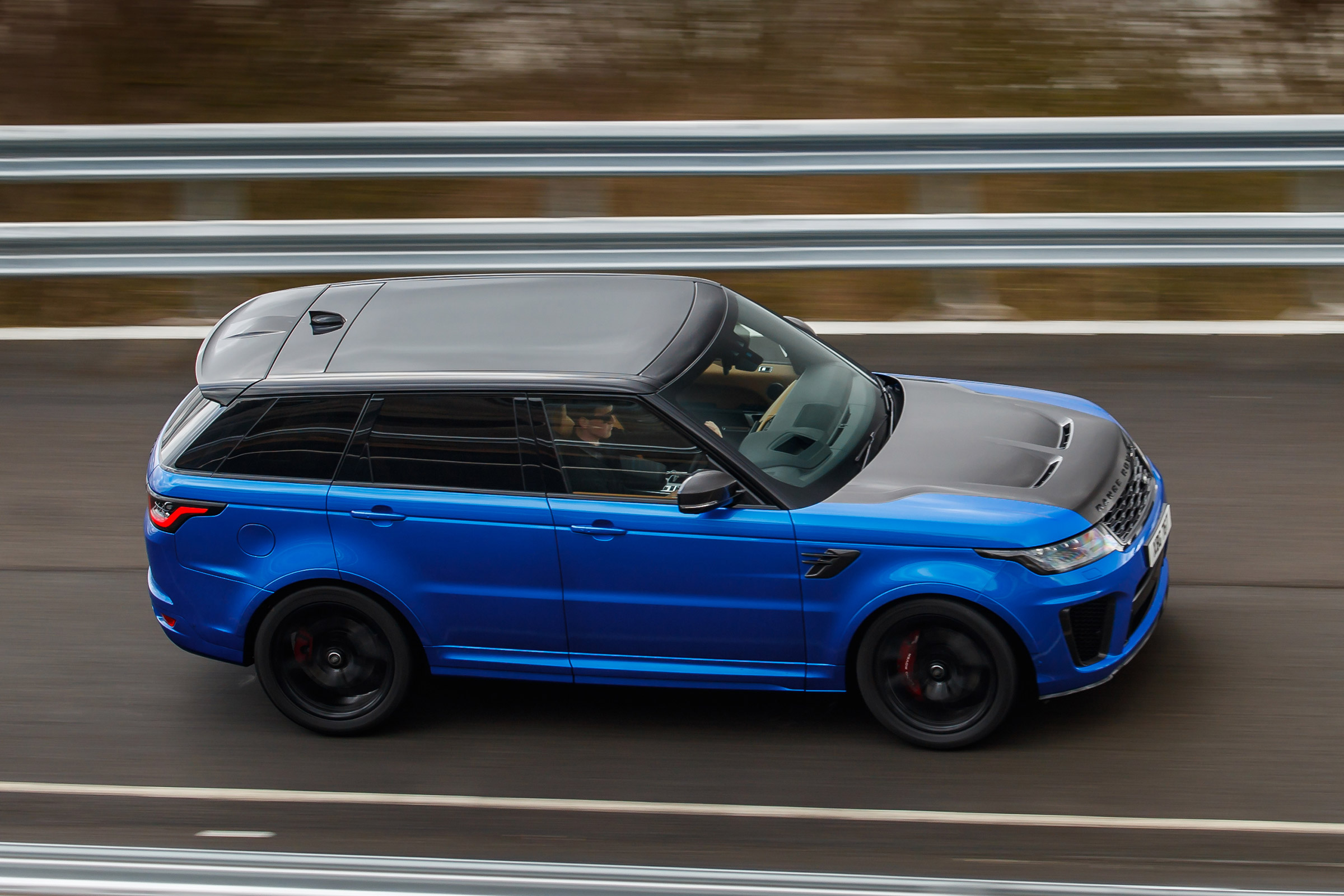 Range Rover Sport SVR - front above