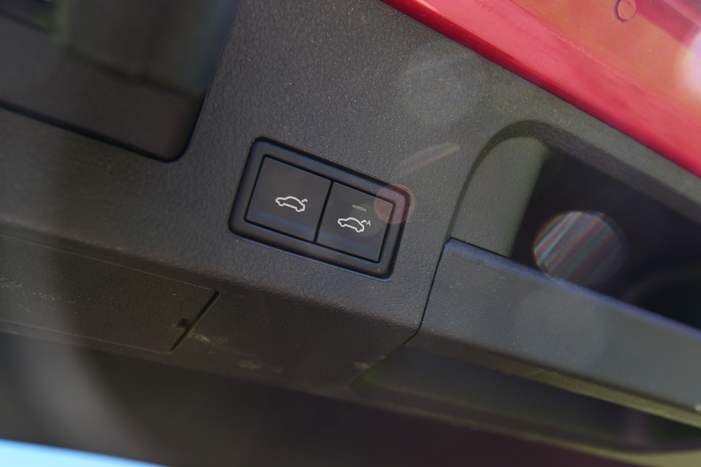 Volkswagen Arteon - boot buttons