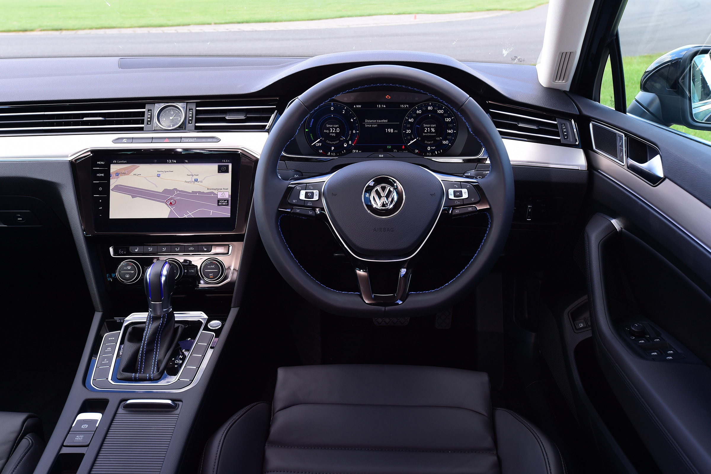 Volkswagen Passat GTE - interior
