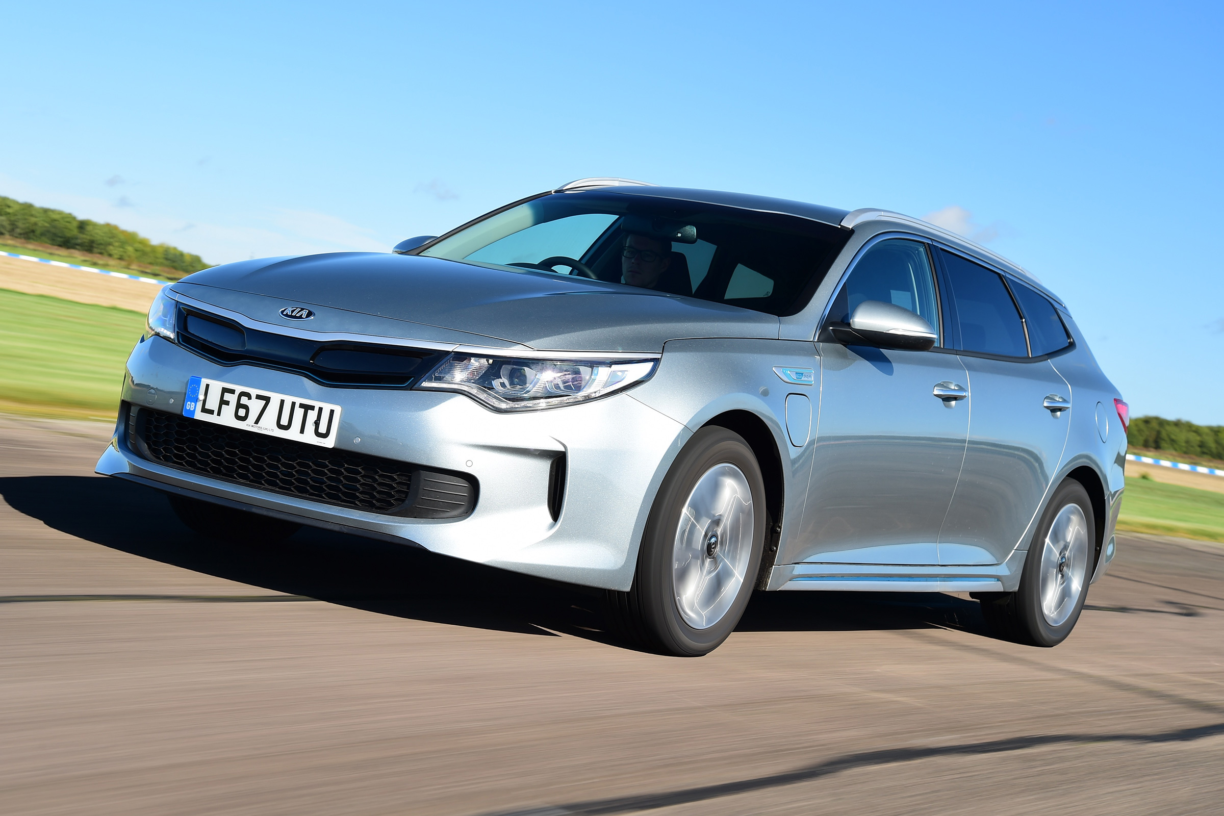 Kia Optima PHEV - front