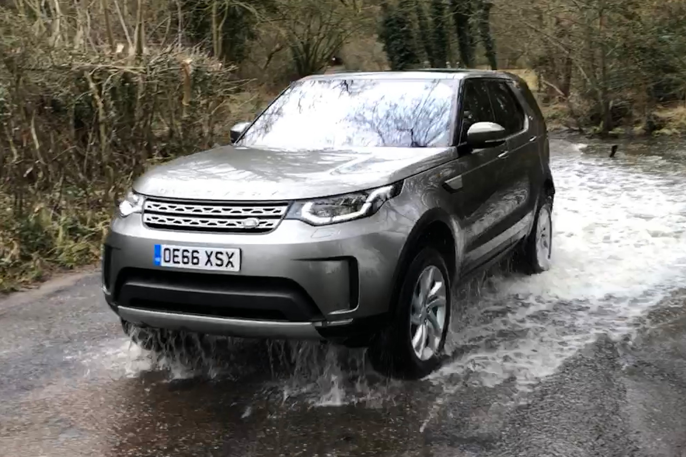 Land Rover Discovery - front