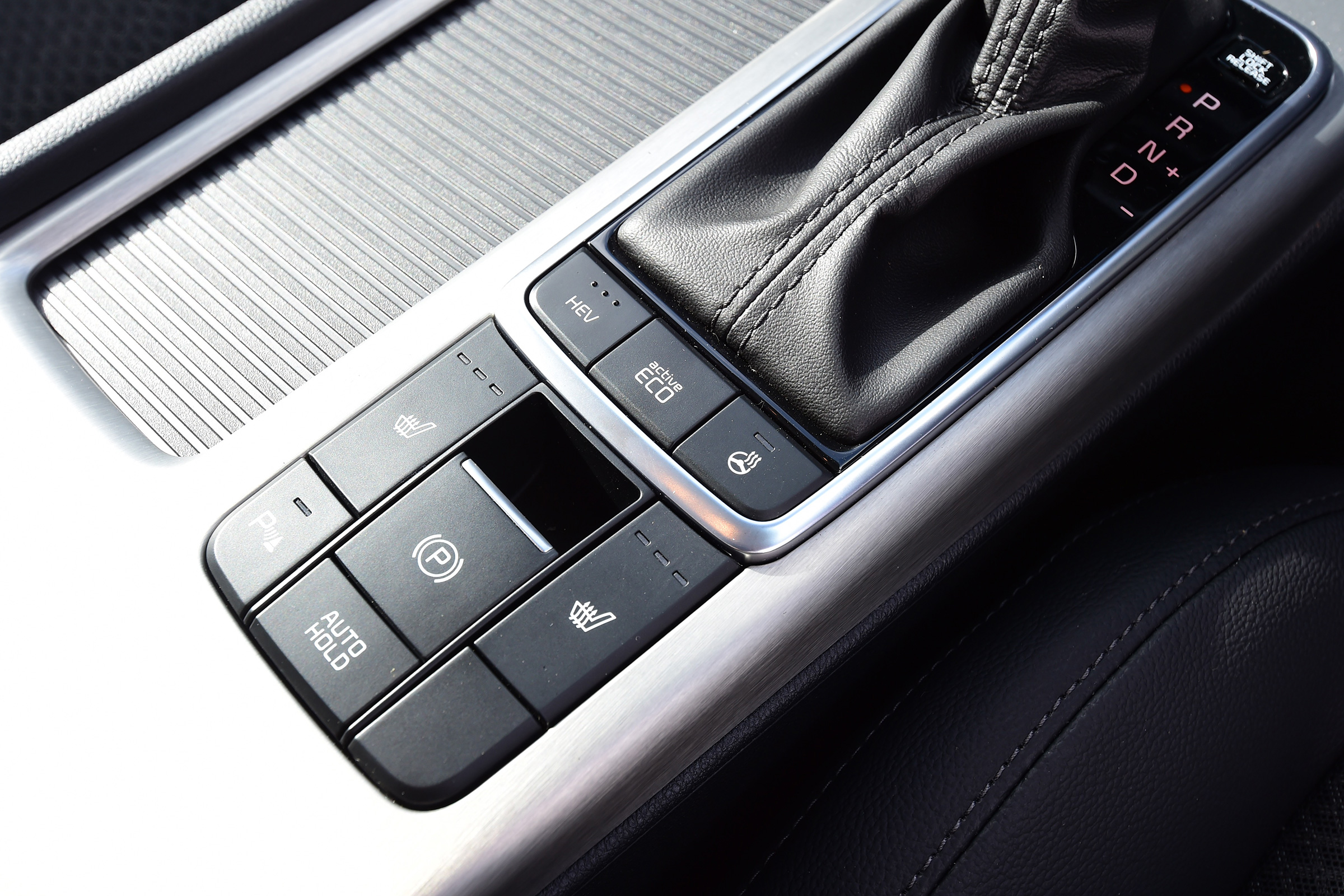 Kia Optima PHEV - buttons