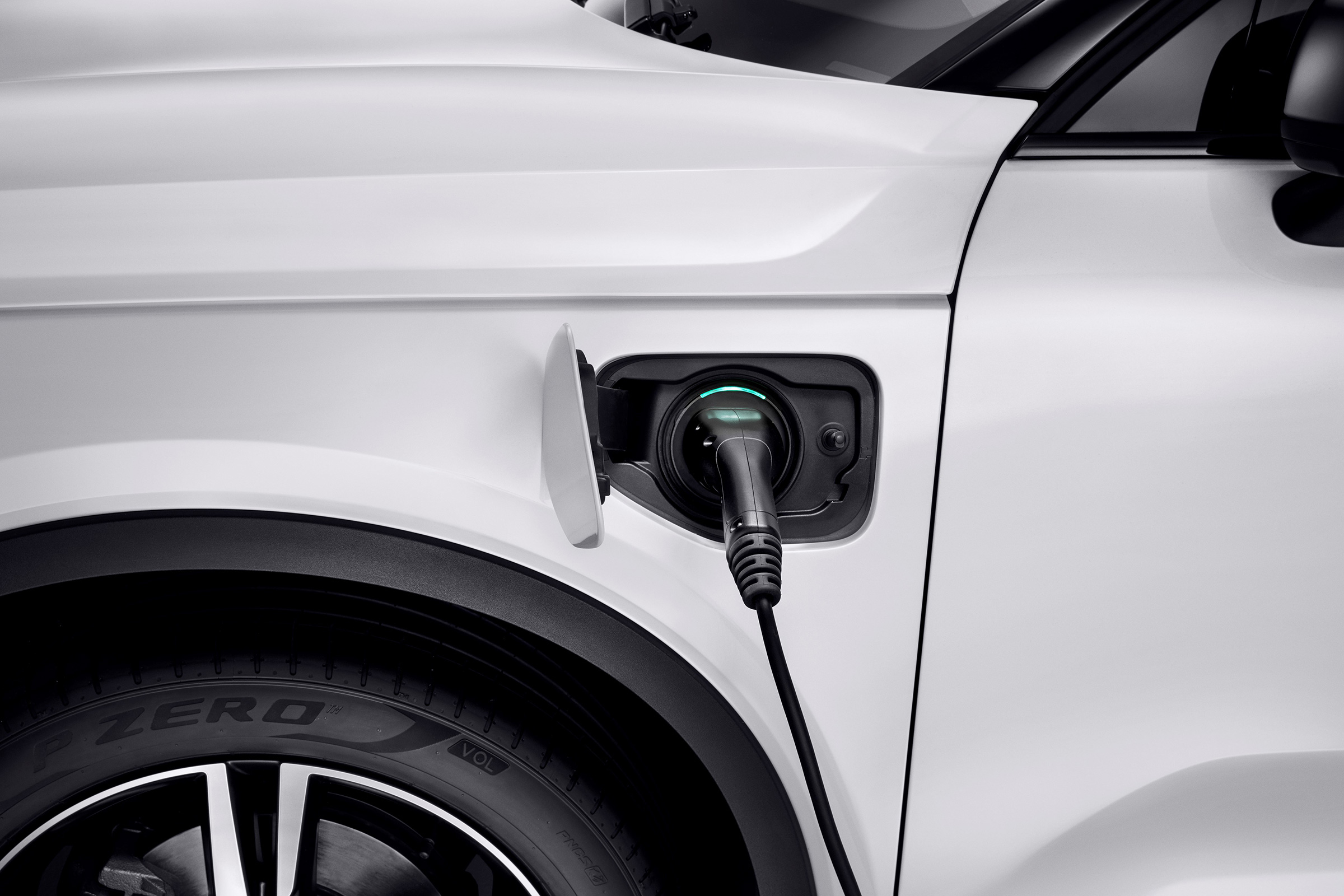 Volvo XC40 T5 plug-in hybrid - charging