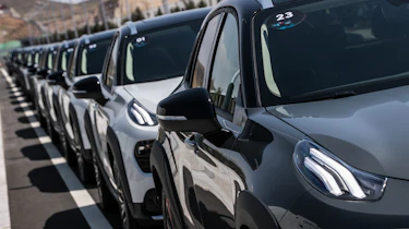 Lynk & Co 02 SUV - queue