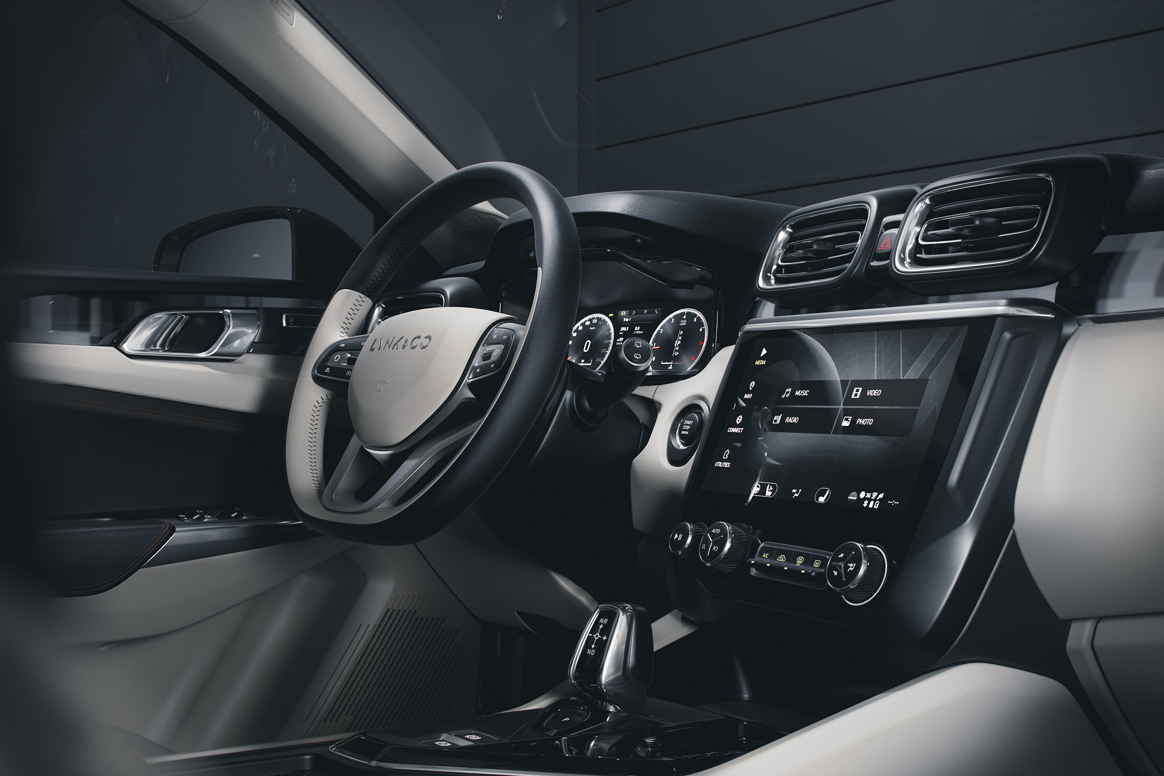 Lynk &amp; Co 02 SUV - interior