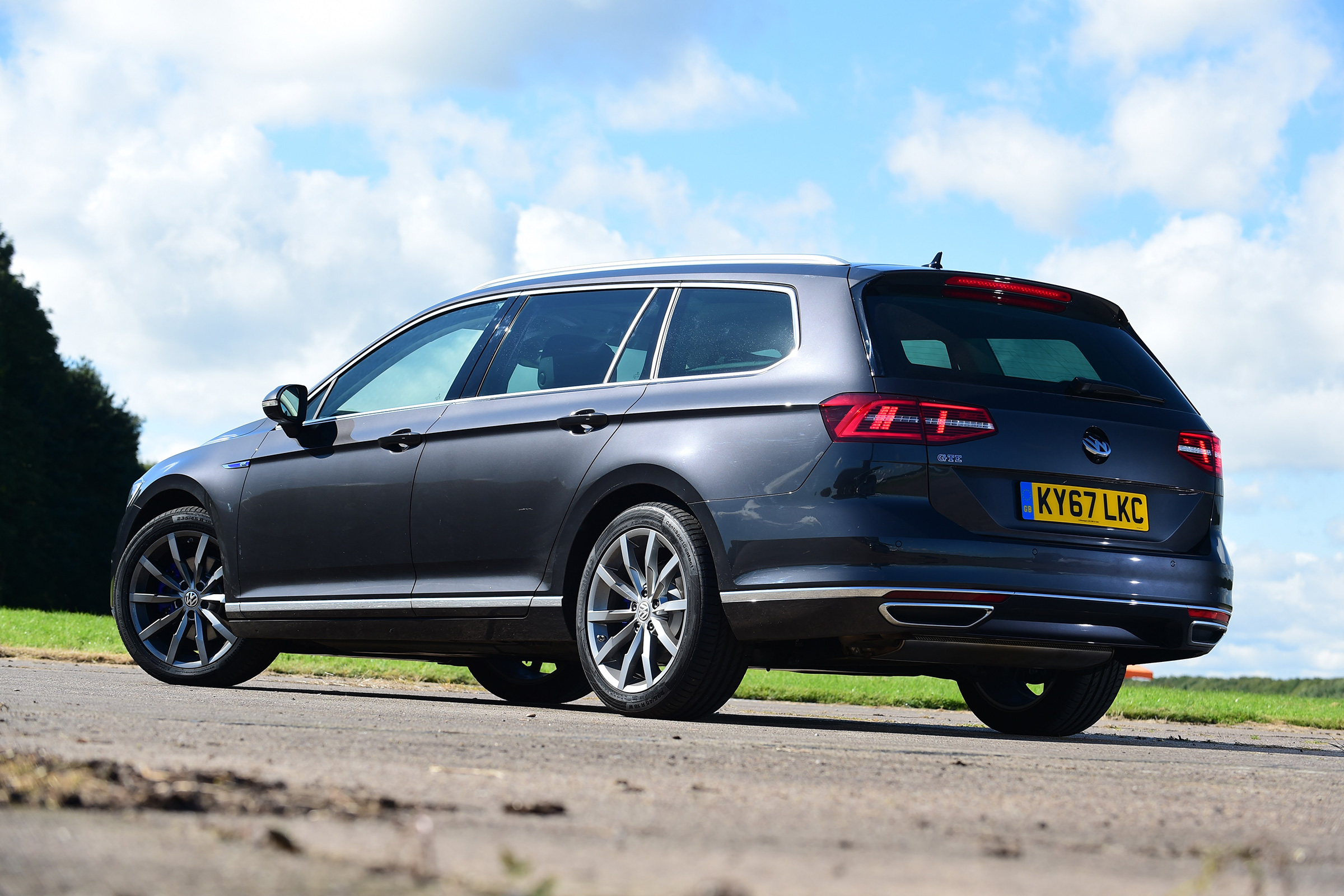 Volkswagen Passat GTE - rear