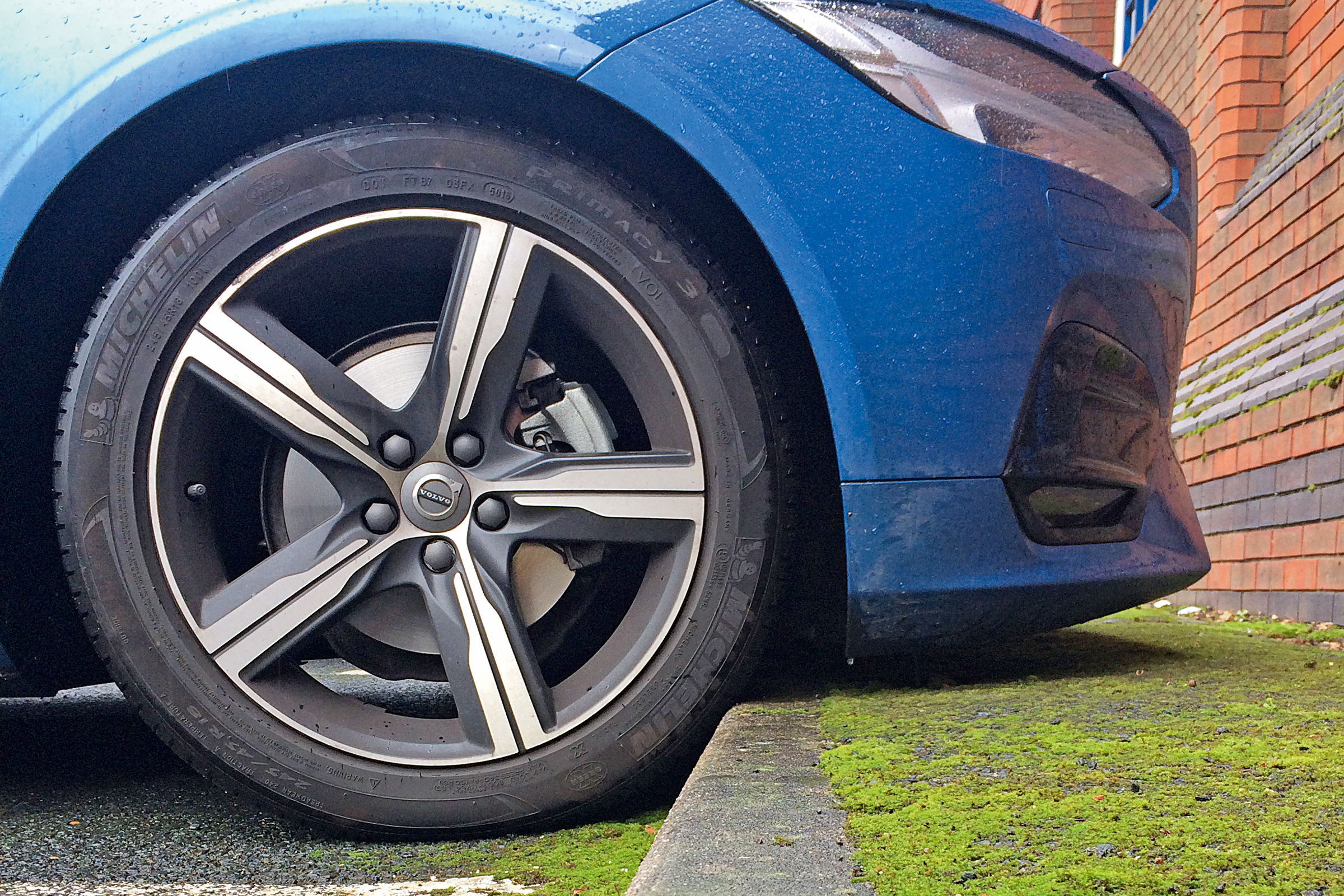 Volvo S90 long-termer - kerb