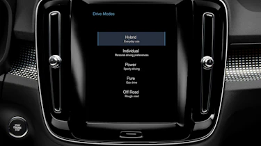 Volvo XC40 T5 plug-in hybrid - infotainment