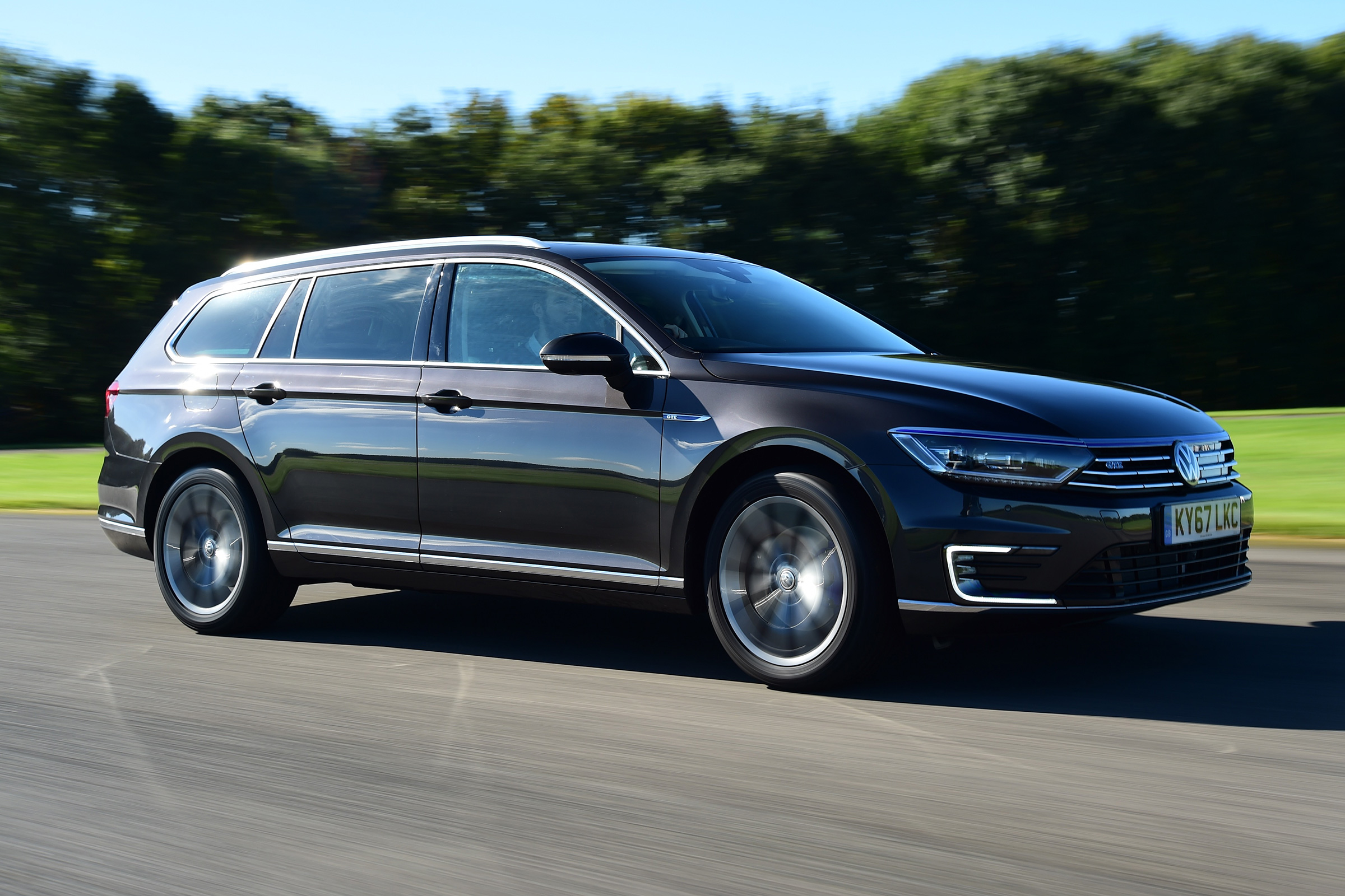 Volkswagen Passat GTE - front