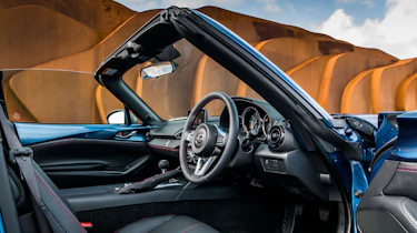Mazda MX-5 RF Sport Black - interior