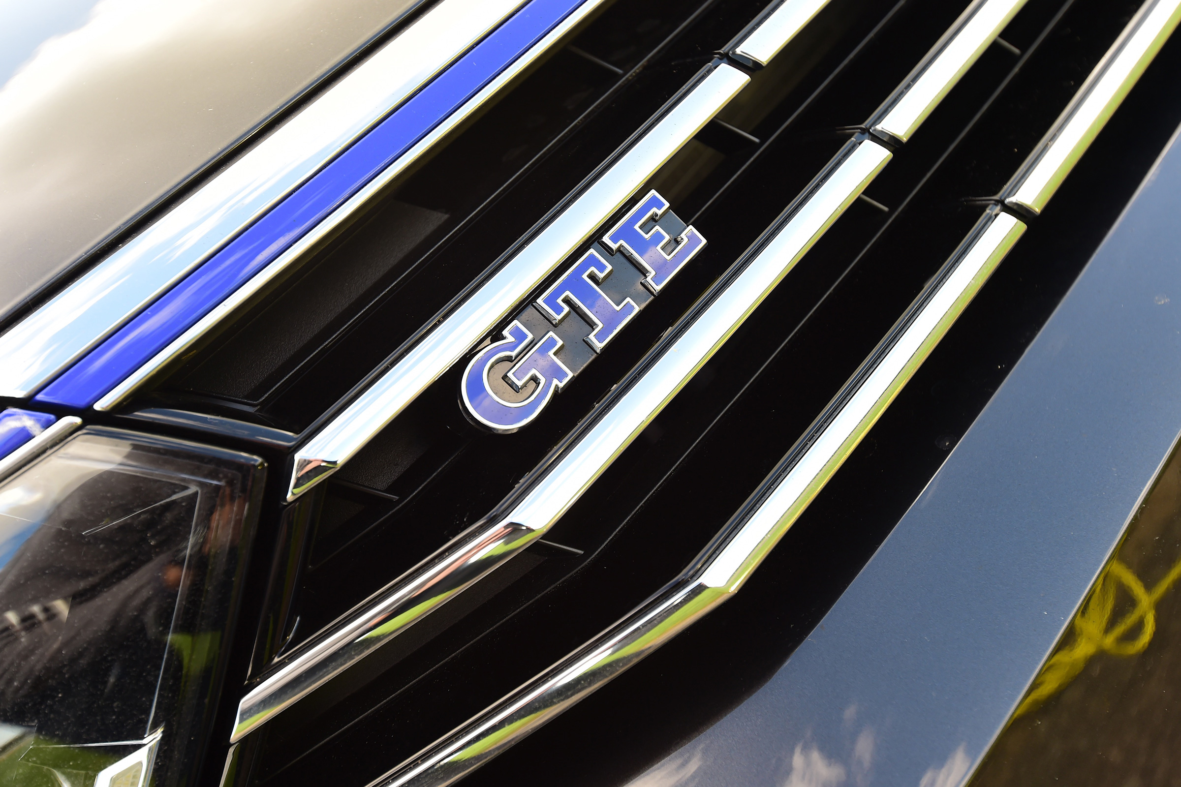 Volkswagen Passat GTE - grille