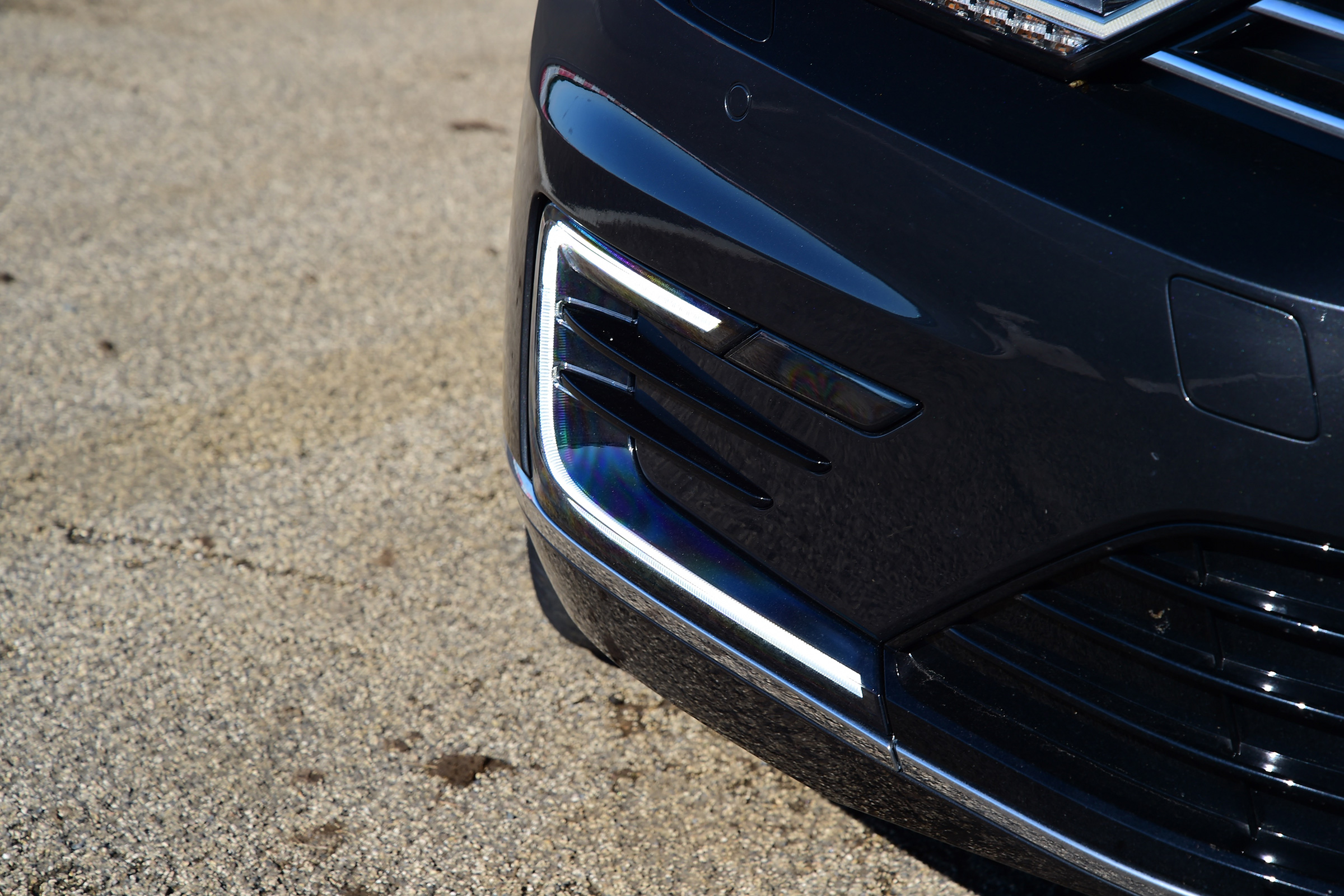 Volkswagen Passat GTE - headlight