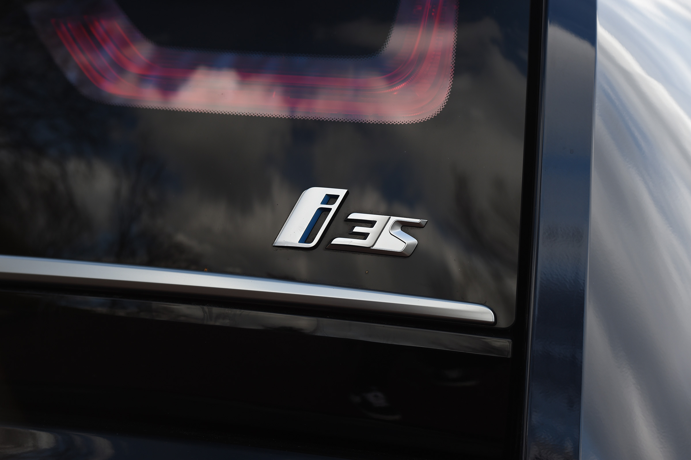 BMW i3s in-depth review - badge