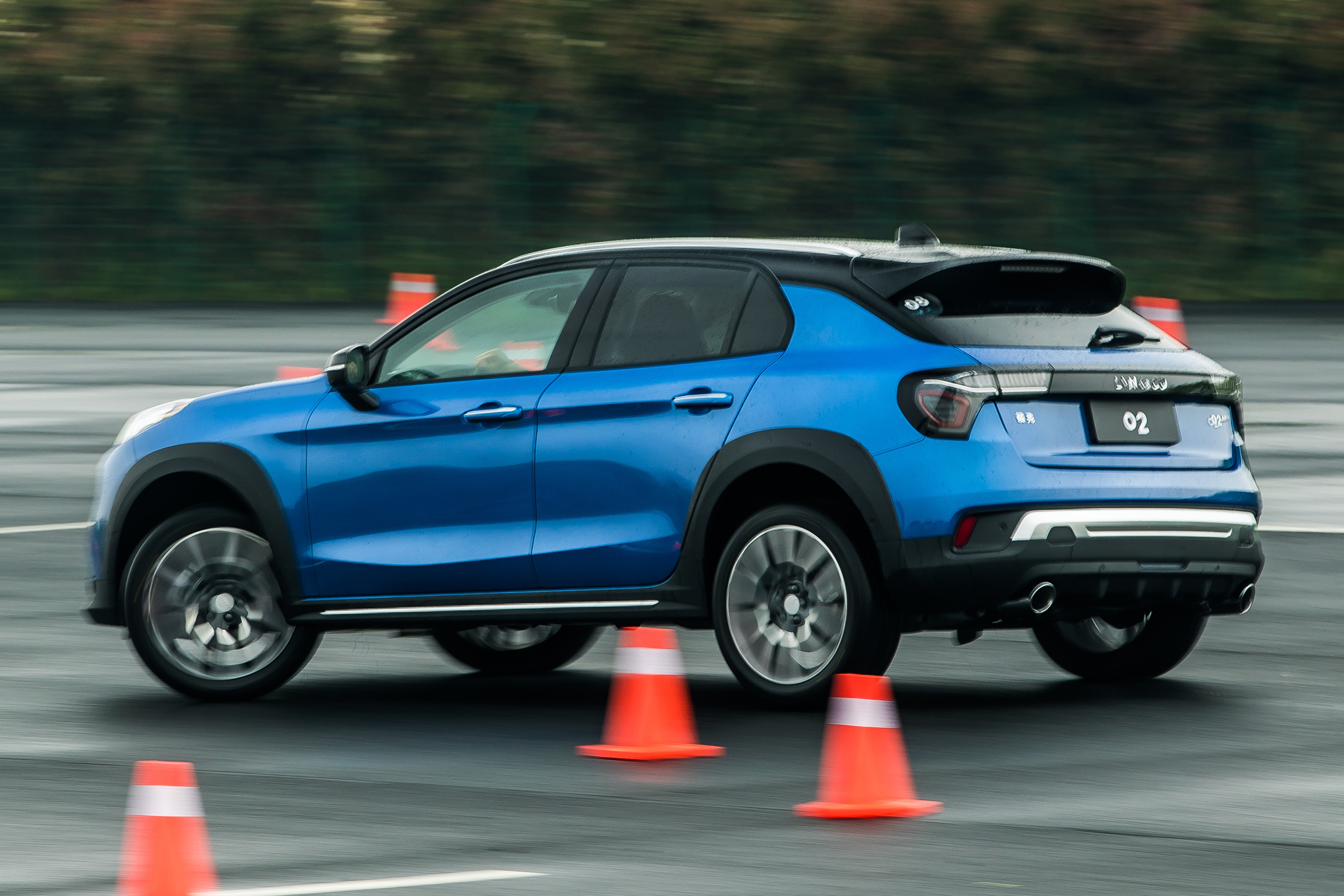 Lynk &amp; Co 02 SUV - rear