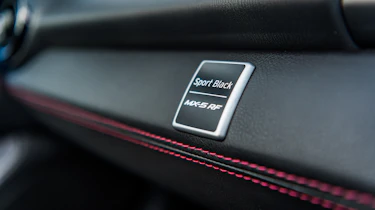 Mazda MX-5 RF Sport Black - badge