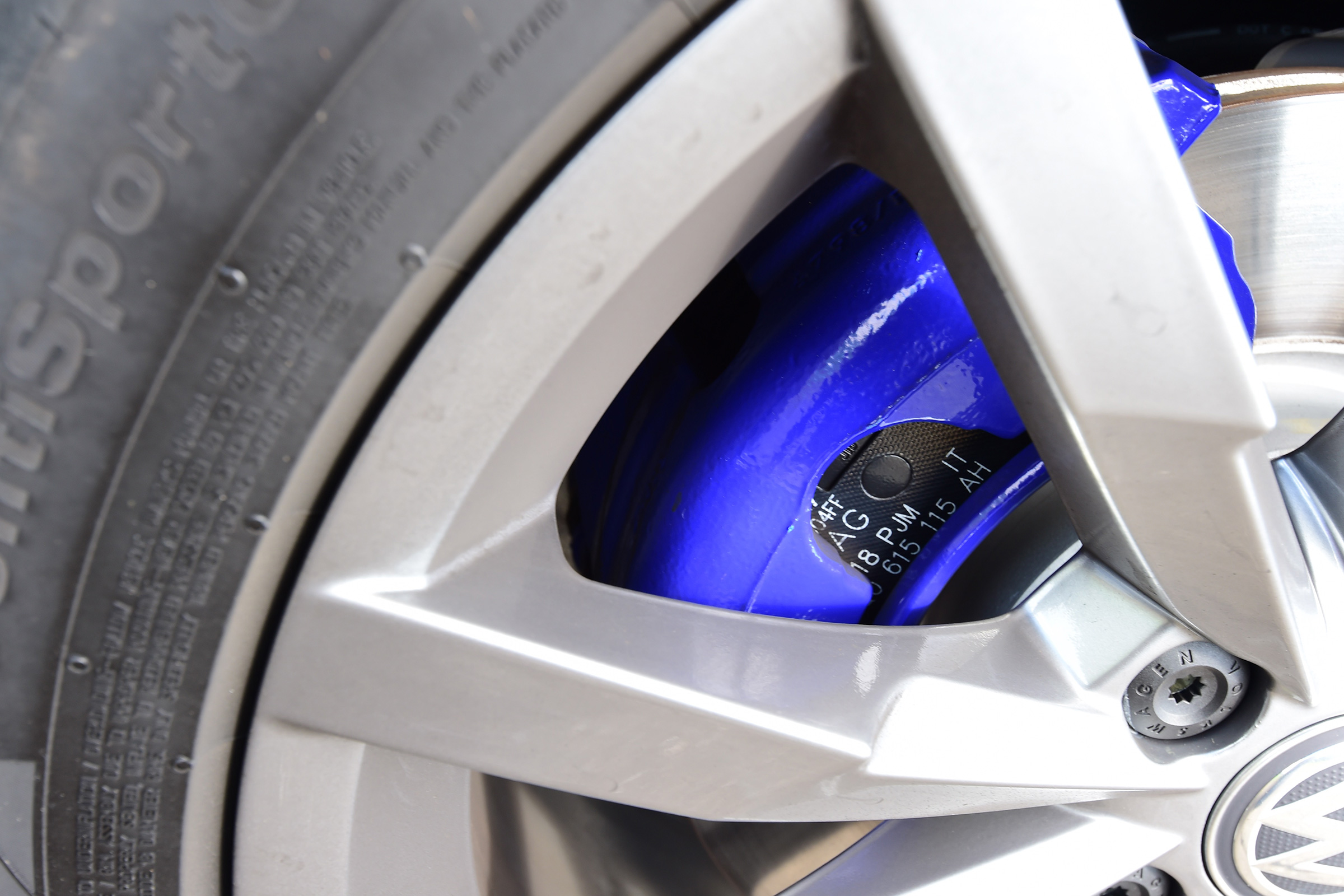 Volkswagen Passat GTE - brake