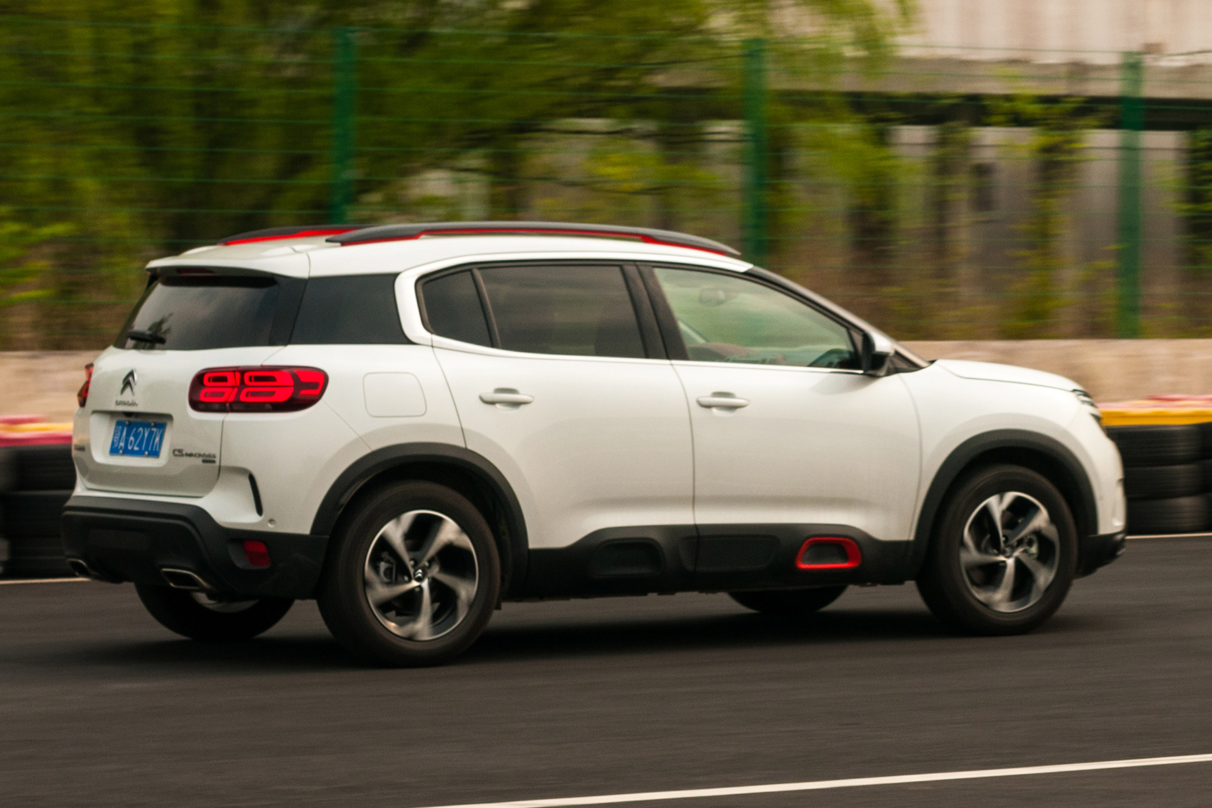 Citroen C5 Aircross - action