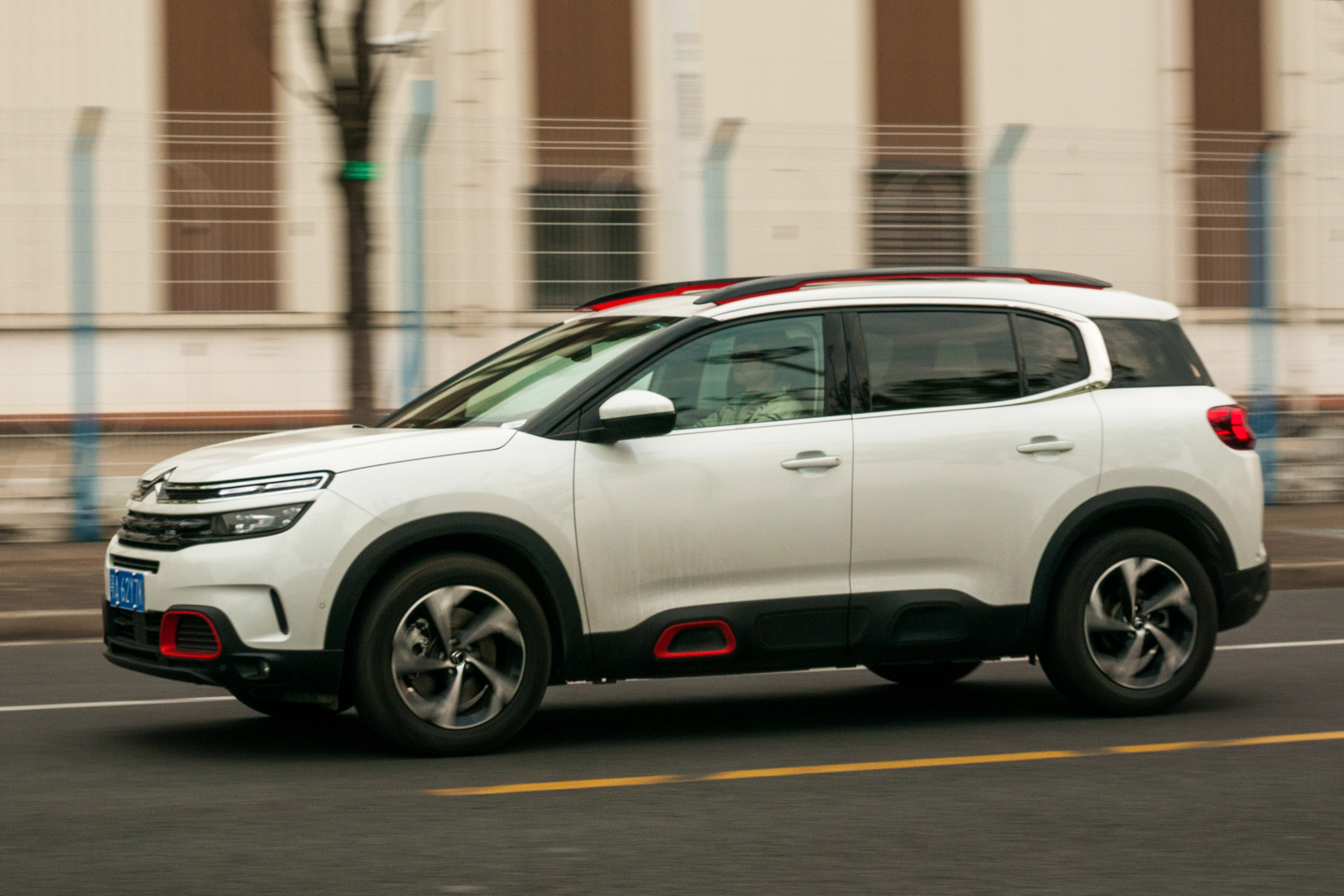 Citroen C5 Aircross - front action